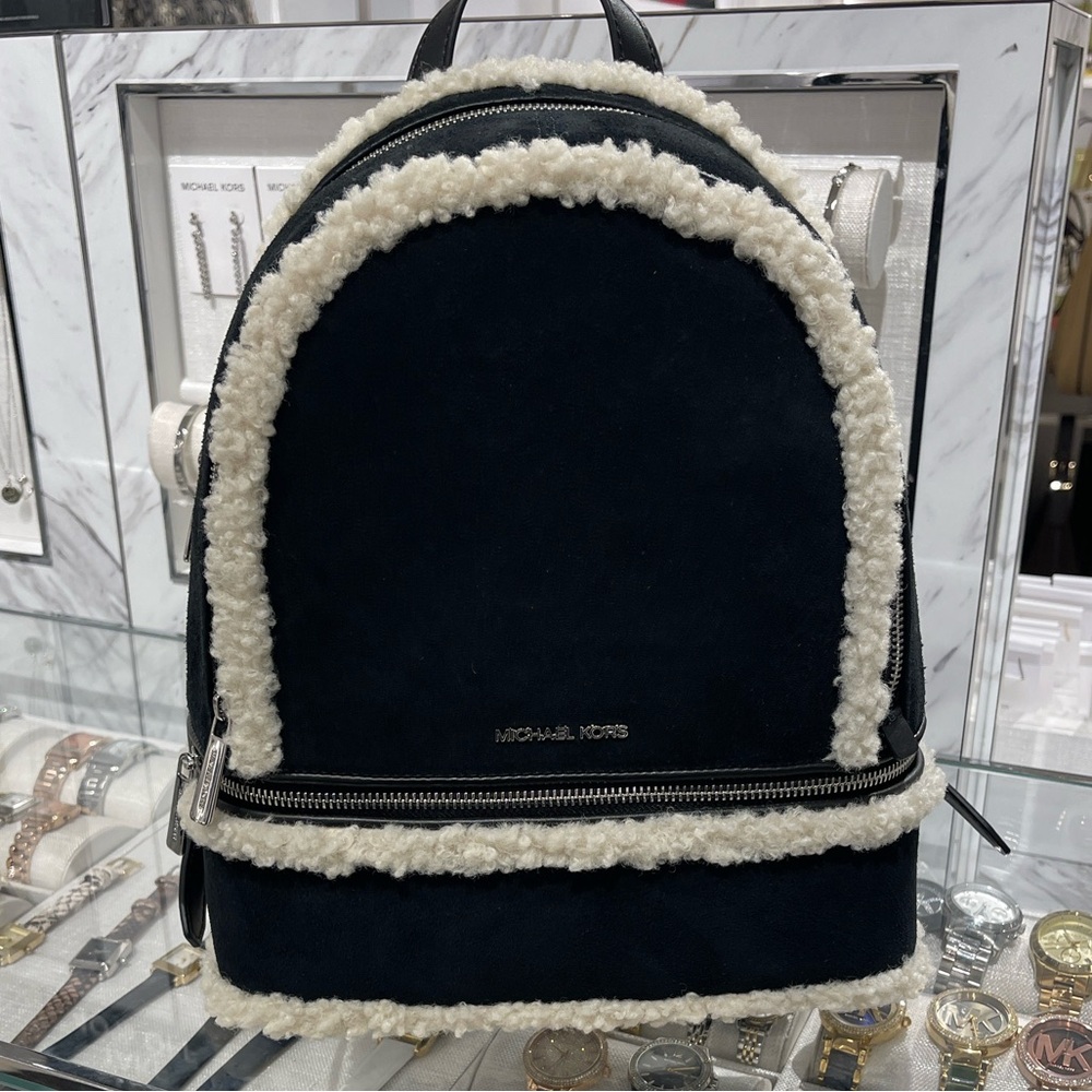 MICHAEL KORS Rhea Medium Suede and Faux Shearling Backpack
Black
NWT - Picture 8 of 16